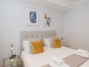 2 habitaciones, decoración personalizada y muebles diferentes 