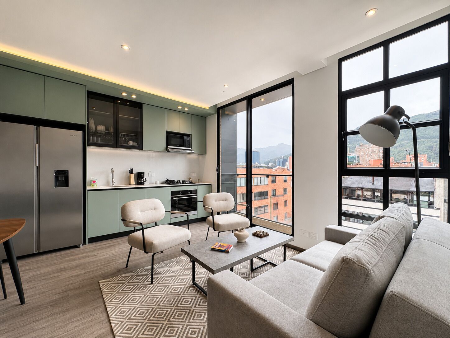 Executive appartement, balkon | Woonruimte | Een 32-inch ledtelevisie met digitale zenders