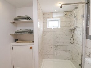 Shower - The Barn - Poplar Farm (York)