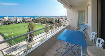 HENRI CAMILLE REAL ESTATE -ARMOR - Sea view, big terrace, sunny 1 bedroom
