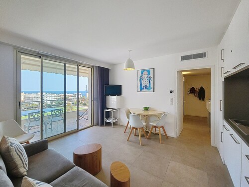 HENRI CAMILLE REAL ESTATE -ARMOR - Sea view, big terrace, sunny 1 bedroom