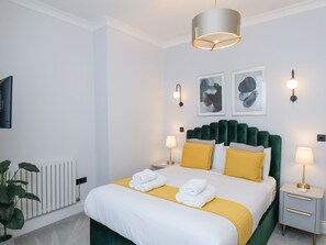 Cottage | 2 bedrooms, individually decorated, individually furnished, free WiFi - The Salisbury Sleeps 4 Classic Apartment (Scarborough)