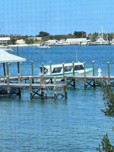 Sea Bird 3/3 Overlooking the Sea of Abaco with Private Beach & dock access