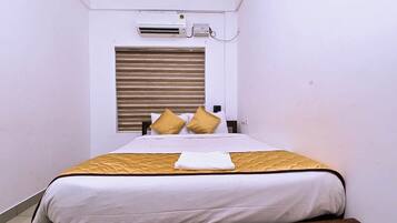 Standard Double Room, City View | Desk, iron/ironing board, free WiFi