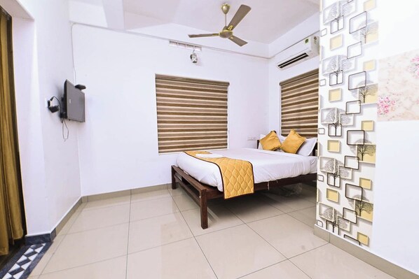 Deluxe Double Room, City View | Desk, iron/ironing board, free WiFi - NIRUPAMA HOTEL ALUVA (Aluva)