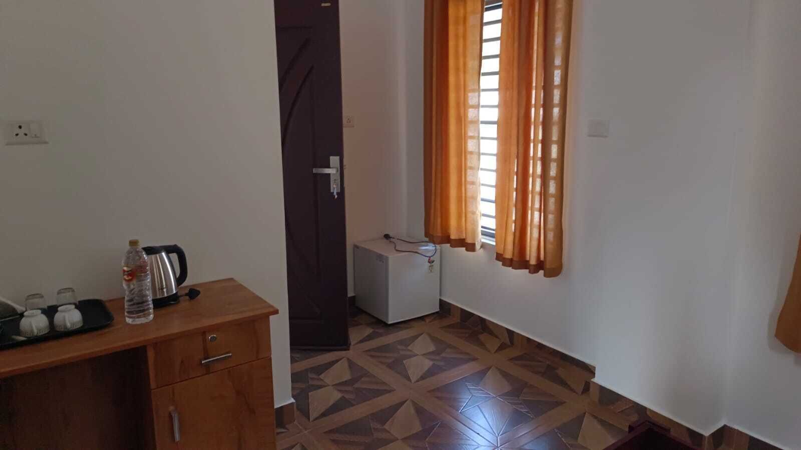 华丽双人房, 城市景观 | 起居区 | 电视