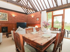 Cottage | Dining - Pear Tree (Dereham)