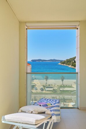 Unclassified image, 2 of 46, button