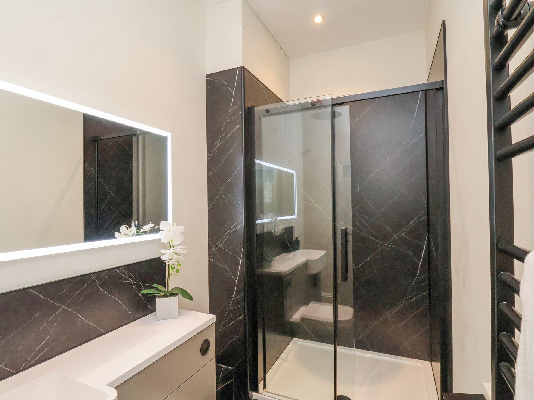 Cottage | Bathroom | Shower, hair dryer