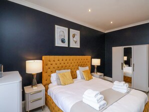 Cottage | 1 bedroom, individually decorated, individually furnished, free WiFi - The Salisbury - 1 Bedroom Apartment (Scarborough)
