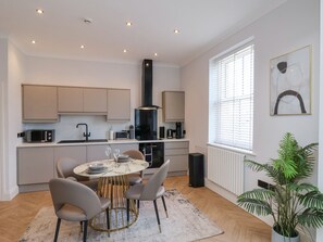 Ferienhaus | Eigene Küche | Geschirrspüler, Kochgeschirr/Geschirr/Besteck