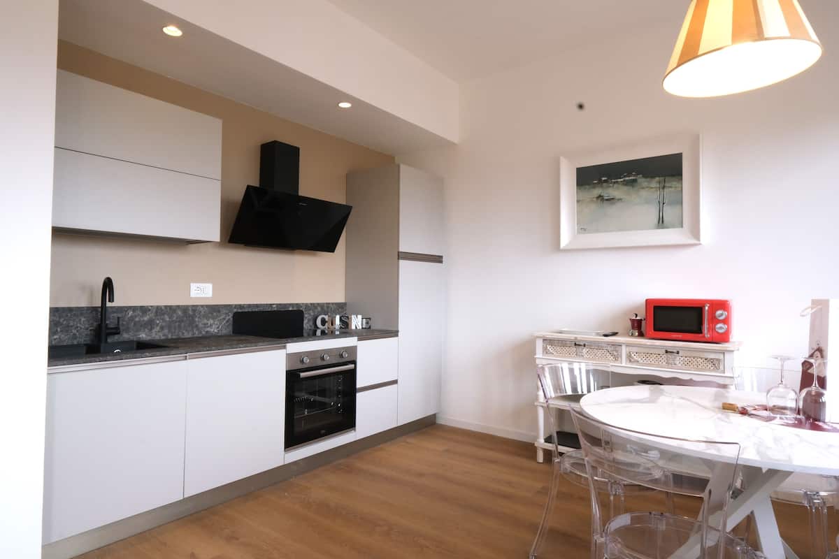 Appartamento City | Area soggiorno | Smart TV 80 pollici con canali digitali