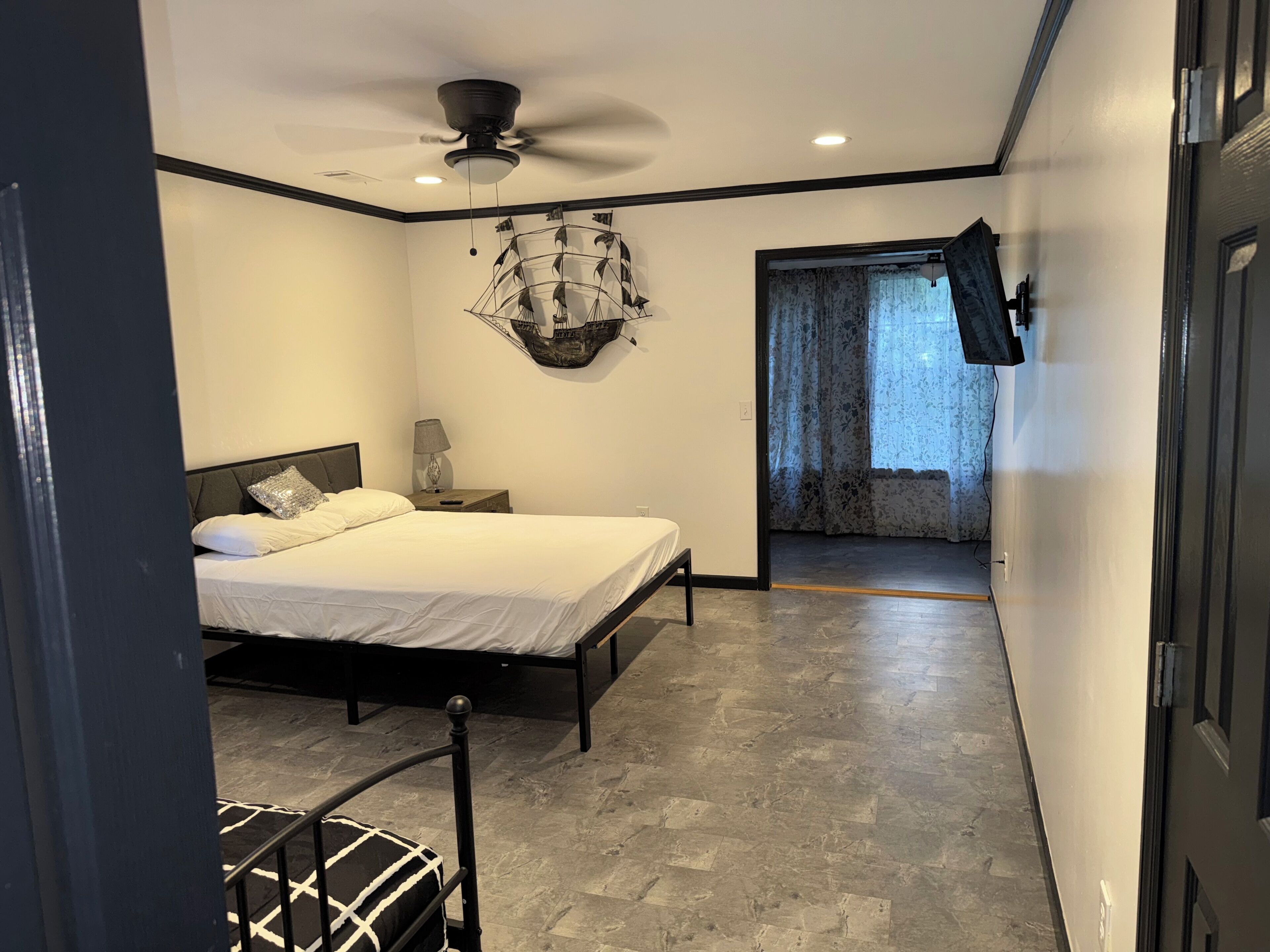4 slaapkamers, een strijkplank/strijkijzer, reisbedje, gratis wifi