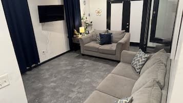 Smart TV, futbolito y tenis de mesa
