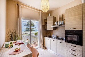 Microondas y lavavajillas 