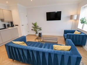 Cottage | Living area - The Salisbury 1 Bed Classic Apartment (Scarborough)