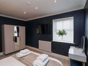 Cottage | 1 bedroom, individually decorated, individually furnished, free WiFi - The Salisbury 1 Bed Classic Apartment (Scarborough)