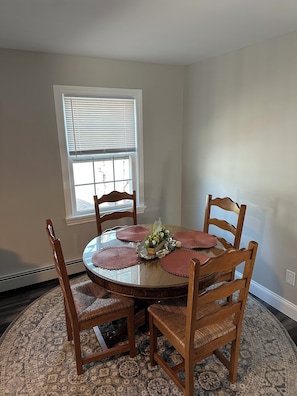 Dining - Cozy 2-bedroom apartment in delightful Greenwood Lake with AC, WiFi (Greenwood Lake)