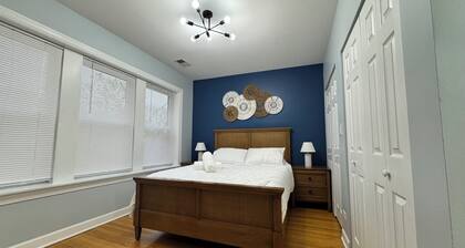 Spacious Skokie Retreat - 2BR/2BA - Mins to Chicago, mall & Train