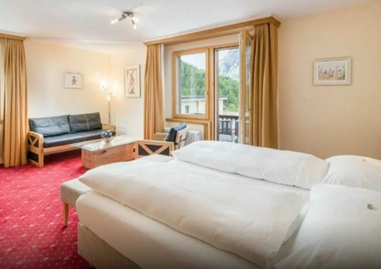 In-room safe, WiFi (free), bed sheets