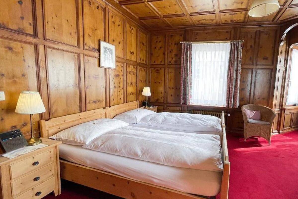 Romantische tweepersoonskamer | Een kluis op de kamer, gratis wifi, beddengoed