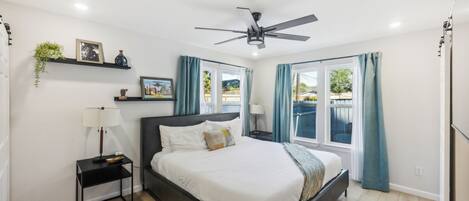 6 bedrooms, desk, iron/ironing board, free WiFi