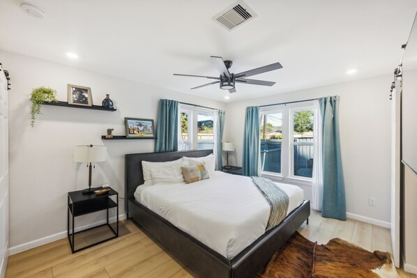 6 bedrooms, desk, iron/ironing board, free WiFi