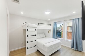6 chambres, bureau, fer et planche à repasser, Wi-Fi gratuit