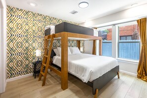 6 bedrooms, desk, iron/ironing board, free WiFi