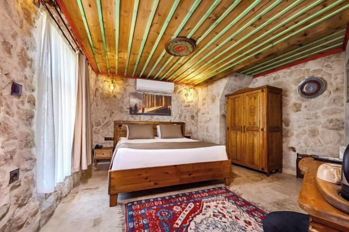 Egyptian cotton sheets, premium bedding, free minibar items