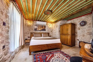 Standard Room | Egyptian cotton sheets, premium bedding, free minibar items