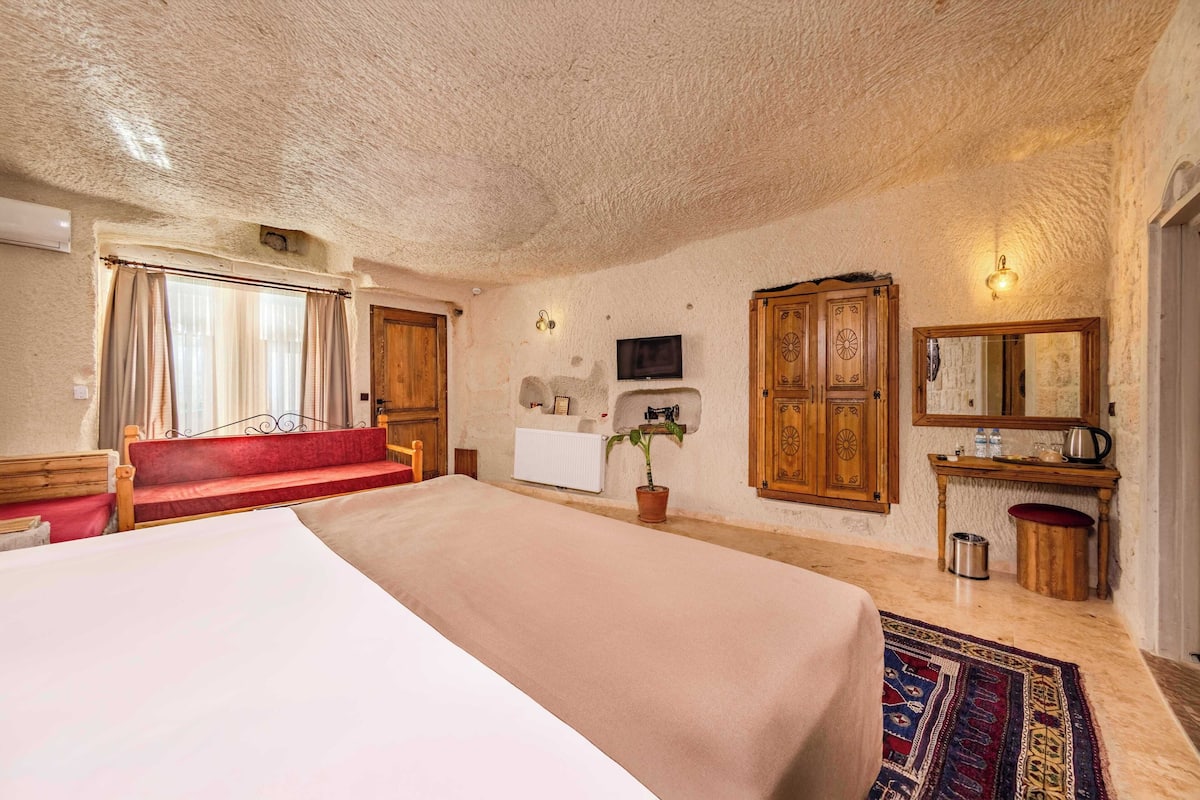 Egyptian cotton sheets, premium bedding, free minibar items