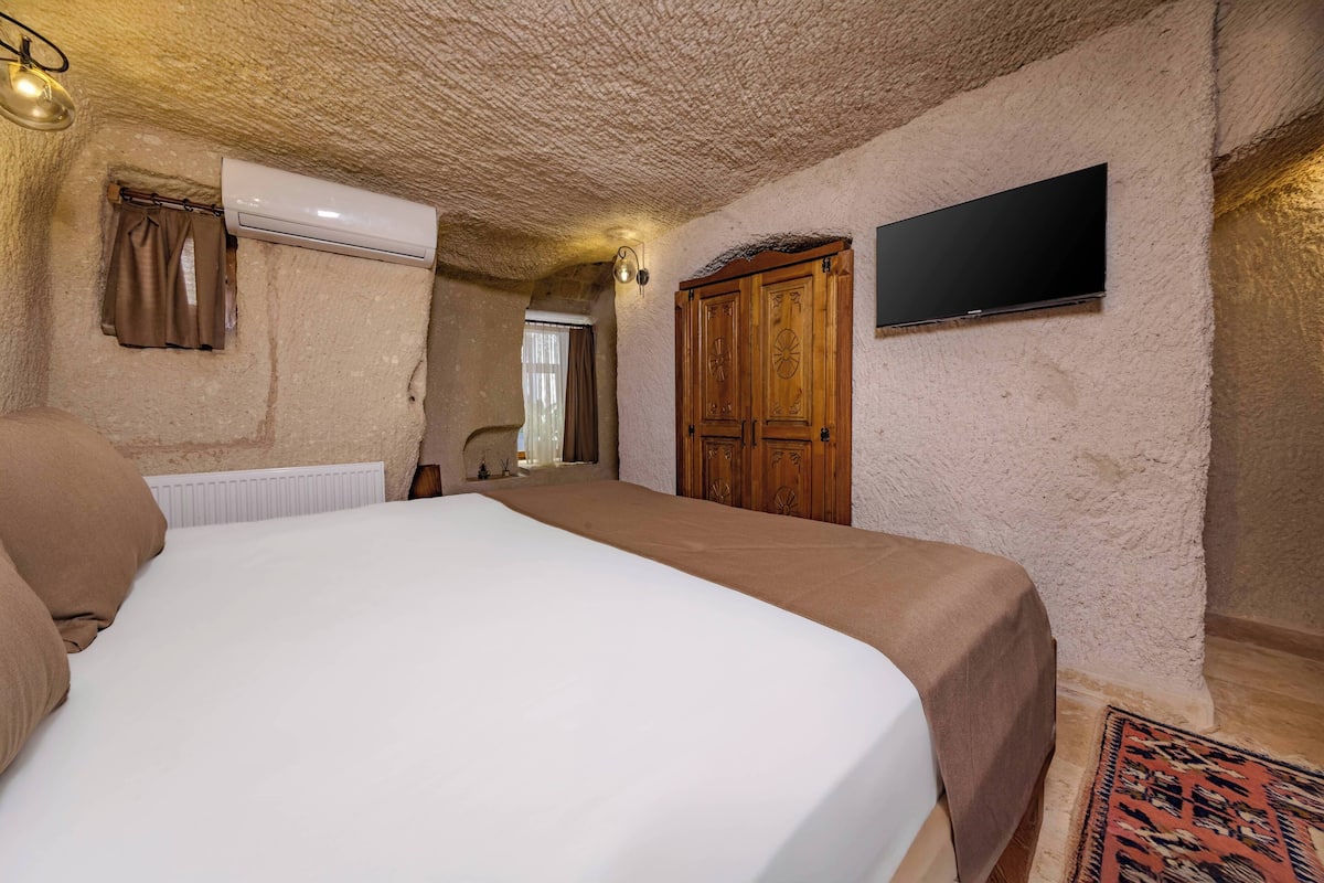 Egyptian cotton sheets, premium bedding, free minibar items