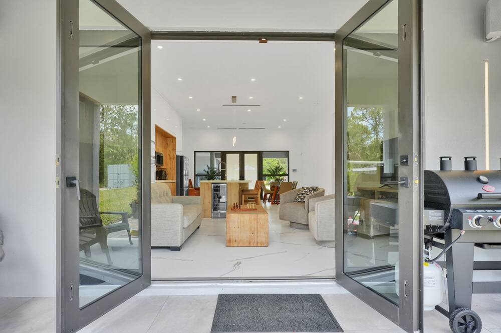 1902 Della Dr - Golden Gate, FL