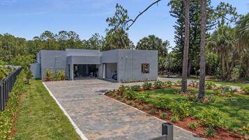 House, Accessible, Private Bathroom (1902 Della Dr) | View from property