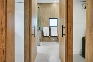 House, Accessible, Private Bathroom (1902 Della Dr) | Bathroom - 1902 Della Dr (Naples)