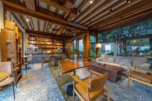 Dining - Gone with Wind coffee Holiday Courtyard (Lijiang)