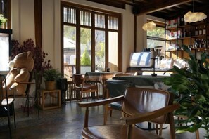 Property amenity - Gone with Wind coffee Holiday Courtyard (Lijiang)