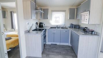 Dishwasher, cookware/dishes/utensils