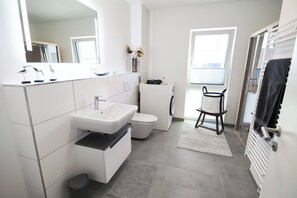 Dusch, hårtork och handdukar