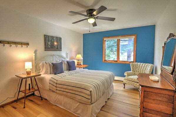 Schreibtisch, kostenloses WLAN, Bettwäsche