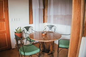 Dining - Jungle Treehouse-Breathtaking Ocean & Valley Views (Provincia de Puntarenas)