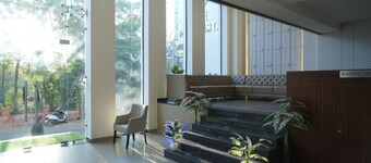 โรงแรม เดอะ รอยัลลิสตา