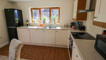 Máy rửa bát, dụng cụ nấu nướng/bát dĩa/dao nĩa