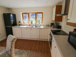 Lave-vaisselle, batterie de cuisine, vaisselle et ustensiles