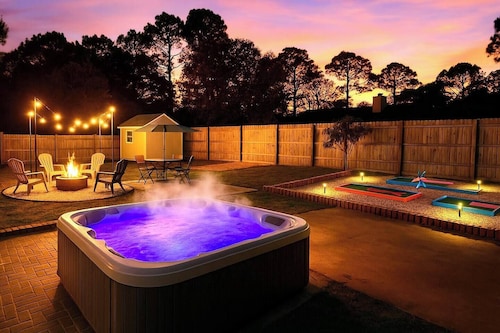*MiniGolf-Hot Tub-Firepit-Games*