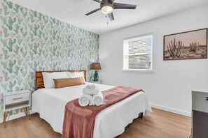 3 habitaciones, tabla de planchar con plancha, cuna de viaje y wifi 
