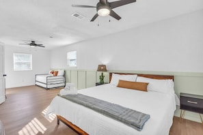 3 Schlafzimmer, Bügeleisen/Bügelbrett, Reisekinderbett, WLAN