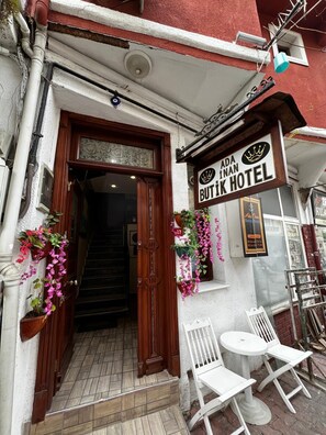 Front of property - Ada İnan Pansiyon (Adalar)