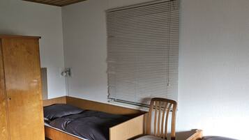 2 slaapkamers, een strijkplank/strijkijzer, gratis wifi, beddengoed